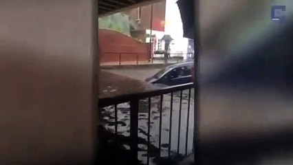 Na cidade onde a chuva não dá tréguas, nem os automóveis resistem