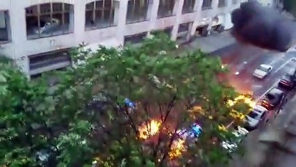 Carros voam de janelas