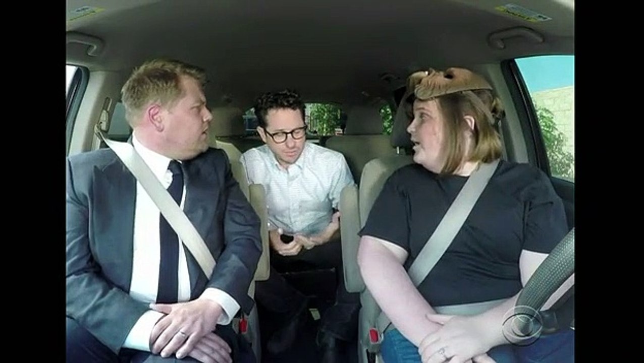 J.J. Abrams e James Corden juntam-se à mãe Chewbacca em novo vídeo