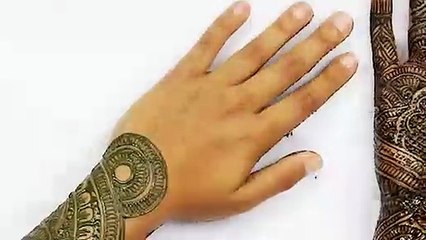 Sete horas de tatuagem em apenas 95 segundos