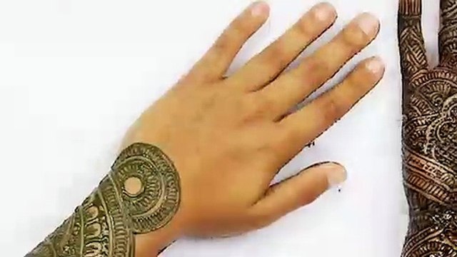 Sete horas de tatuagem em apenas 95 segundos