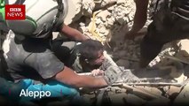 Resgate de menino sírio após bombardeamento