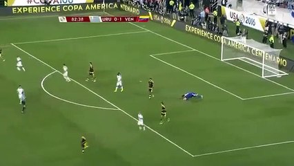 Suárez ficou furioso e descarregou no banco de suplentes