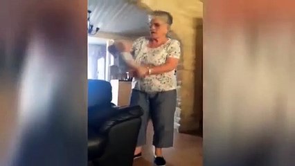 Mulher recebe peluche que emite voz do falecido marido