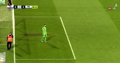 Trabzonspor-Fenerbahçe termina com agressões a árbitro de baliza