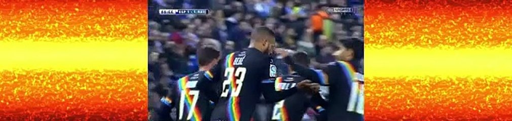 Bebé marca golo de fazer levantar qualquer estádio
