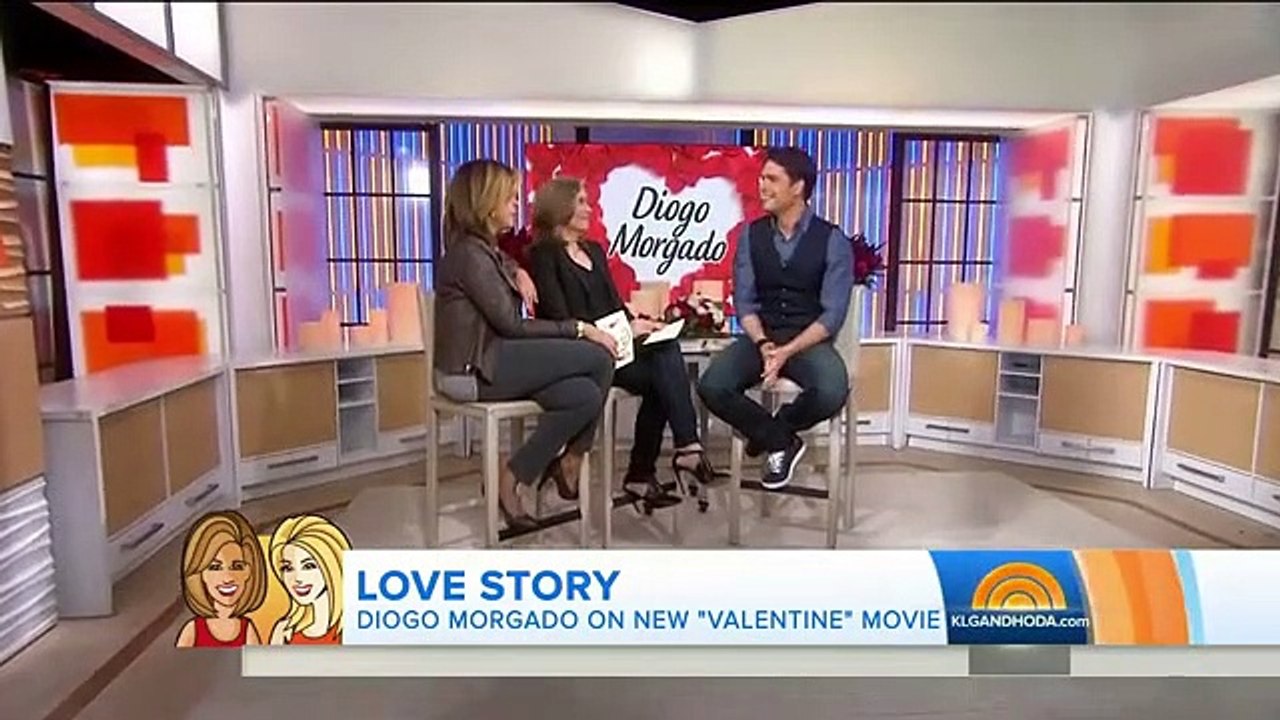 Vídeo: Diogo Morgado ensina português às aprese...