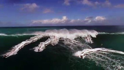 Eddie Aikau em Waimea Bay, no Havai