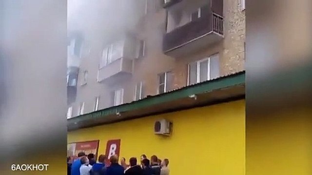 Vizinhos unem-se para salvar família em apuros em incêndio