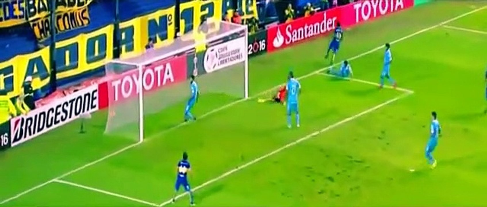 Tevez 'cavalga', finta, remata e marca golo sensacional