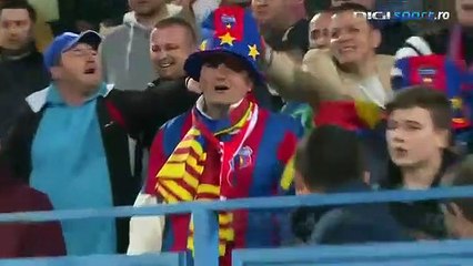 Sapunaru perde a cabeça e cospe em direção a um adepto