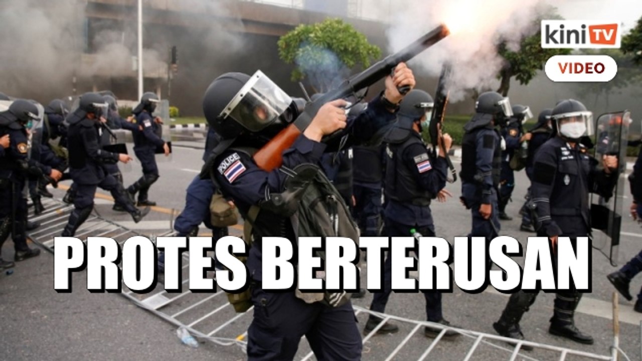 Penunjuk perasaan anti-kerajaan bertembung deng...
