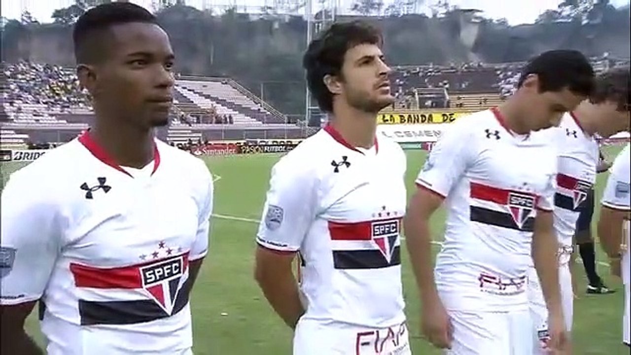 São Paulo apresentado com... hino argentino na Libertadores
