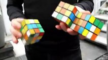 Homem faz malabarismo com cubos de rubik e resolve-os ao mesmo tempo
