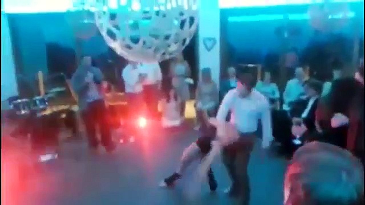 Noiva surpreende convidados mas o noivo não ficou nada atrás