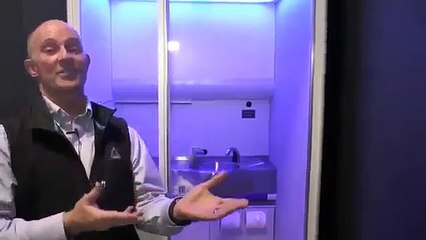 Depois de cada utilização, este WC de avião limpa-se sozinho