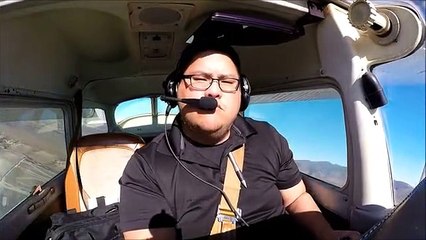 Finge emergência a bordo de avião para pedir namorada em casamento