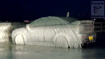 Tempestade atinge Nova Iorque e transforma carro em escultura de gelo
