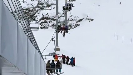 Criança apanha susto em férias na neve