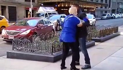 Mulher que 'quase o vento levou' salva por jornalista