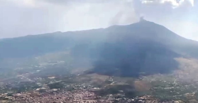 Incendi in Sicilia, ricognizione aerea sulle pendici dell'Etna (11.08.21)