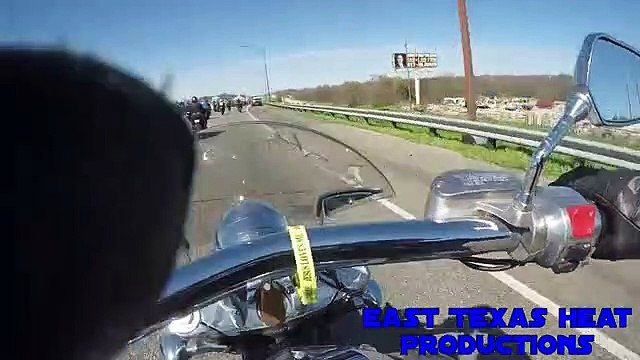 Polícia sai do carro e lança gás pimenta a motas sem justificação