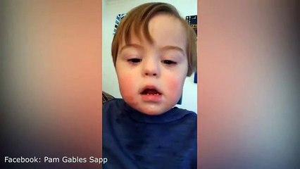 Menino com Sindrome de Down aprende abecedário