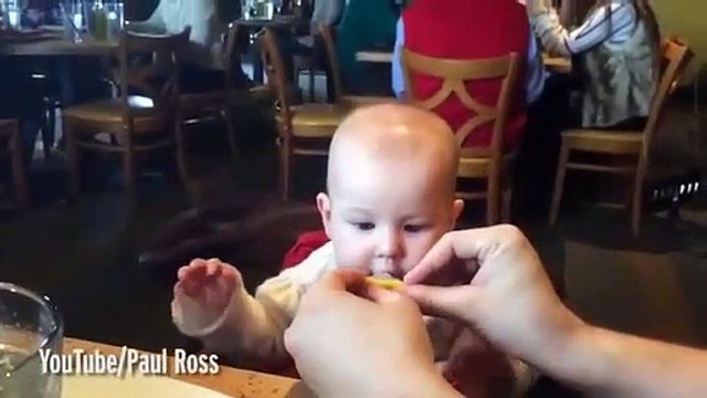 A reação desta bebé a provar pela primeira vez um limão é hilariante