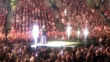 Digressão: Adele ajuda fã a pedir o namorado em casamento