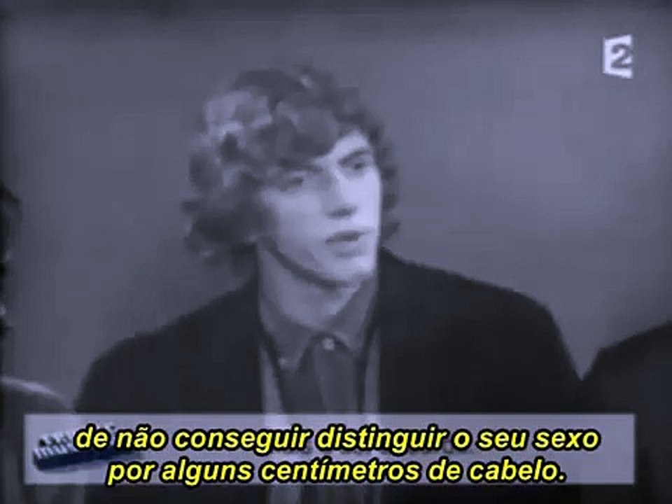 Bowie apareceu pela primeira vez na TV para… defender o cabelo comprido