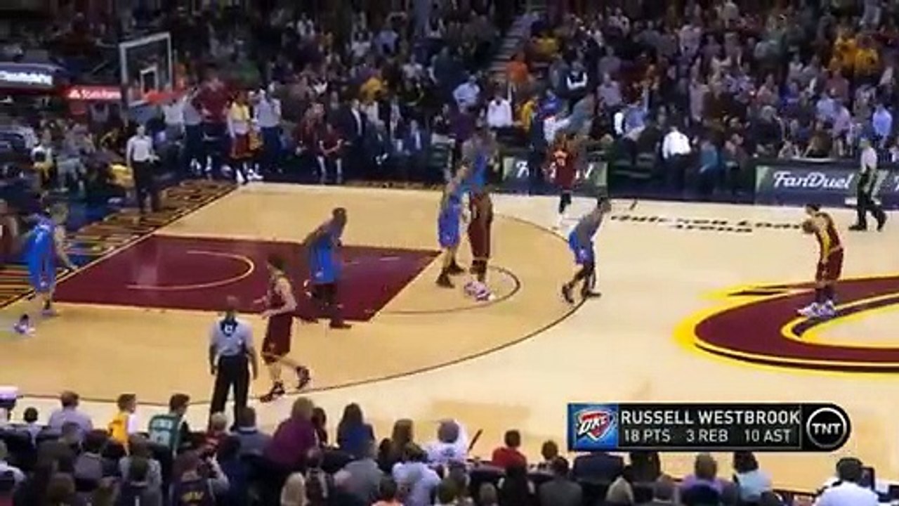 LeBron James fere espetadora