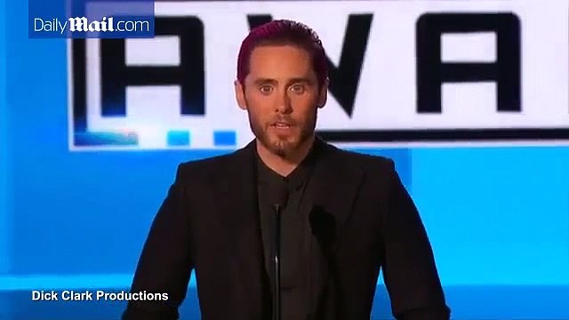 Celine Dion e Jared Leto fazem homenagem a vítimas de ataques em Paris