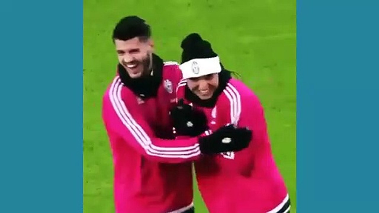 Morata treina com colega e com… uma pastilha