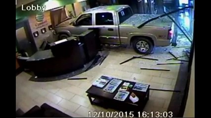 Cliente mesmo muito furioso reclama da conta