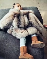 Filha de Kim Kardashian pede para a mãe não tirar fotos