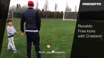 Cristiano Ronaldo treina livres com filho