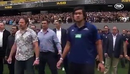 Antigos All Blacks despedem-se de Lomu com um haka emocionado