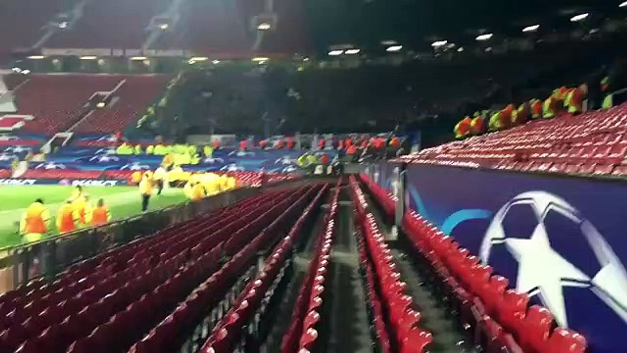 Adeptos do PSV cantaram por jogadores do City e...