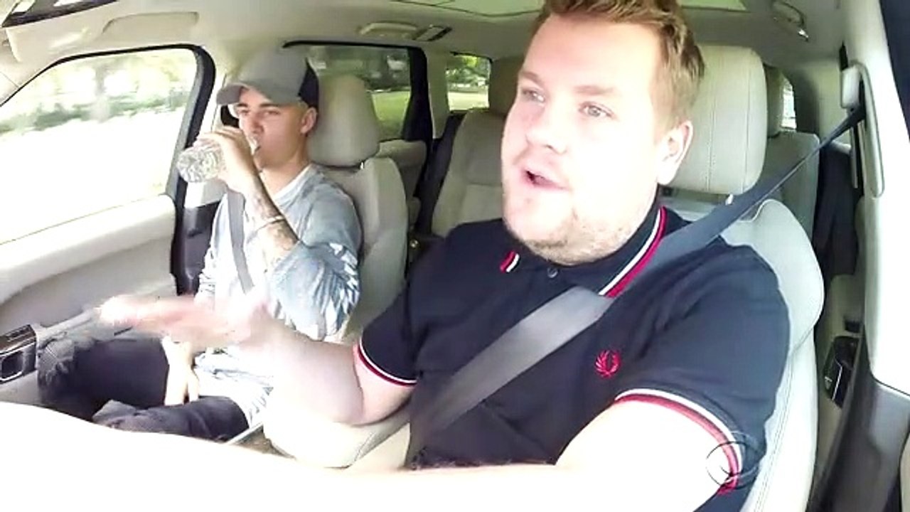 Justin Bieber participa em Karaoke e canta Kanye West