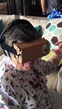 Avó usa kit de realidade virtual e tem reação hilariante