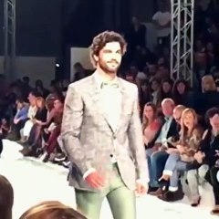 Bruno Cabrerizo deslumbra em desfile