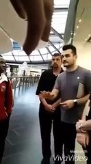 Negros expulsos de loja da Apple