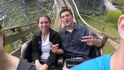 Pedido de casamento em montanha-russa