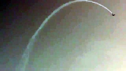 Avião cai ao mar durante espetáculo aéreo