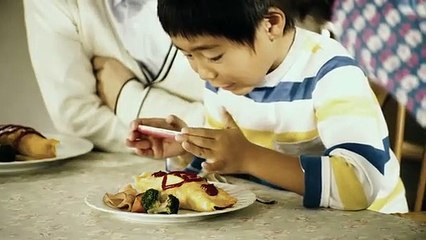 Japão recebe um smartphone que pode ser limpo com sabão - Anúncio