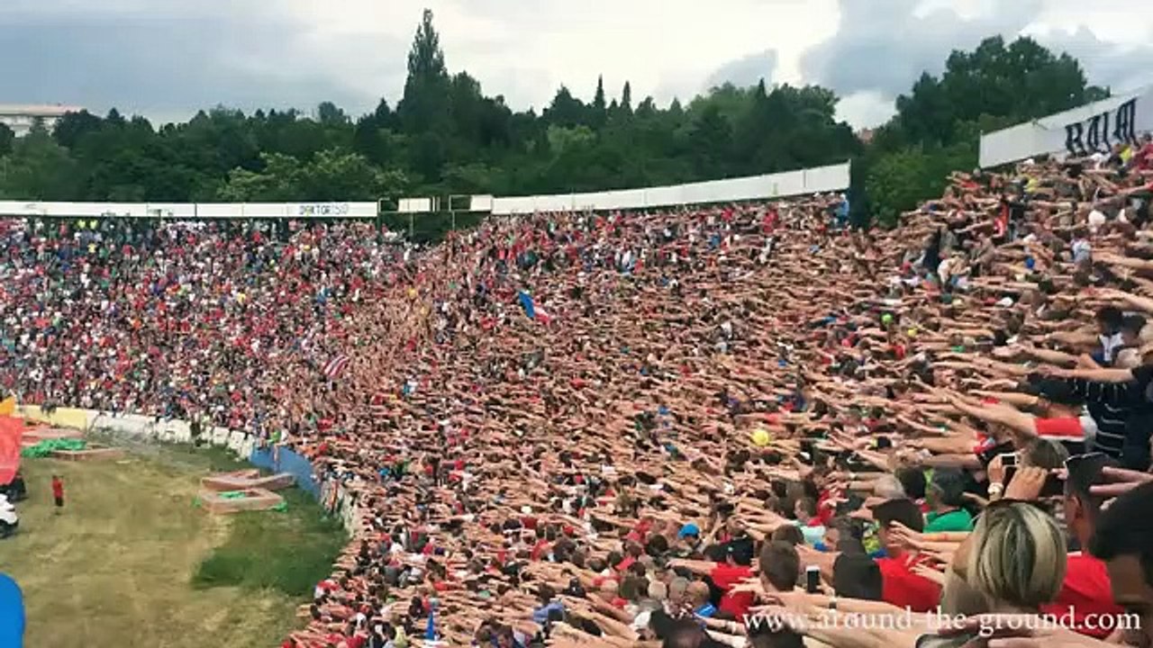 Adeptos fazem o impensável para homenagear antigo jogador