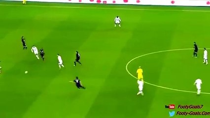 Cavani marca grande golo após soberbo passe de Di Maria
