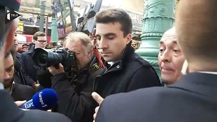 Pai desesperado com desaparecimento da filha interrompe Valls