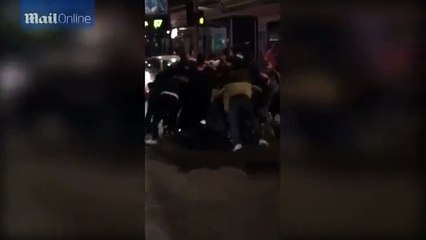 Fãs de Rugby decidem fazer placagem a... automóvel