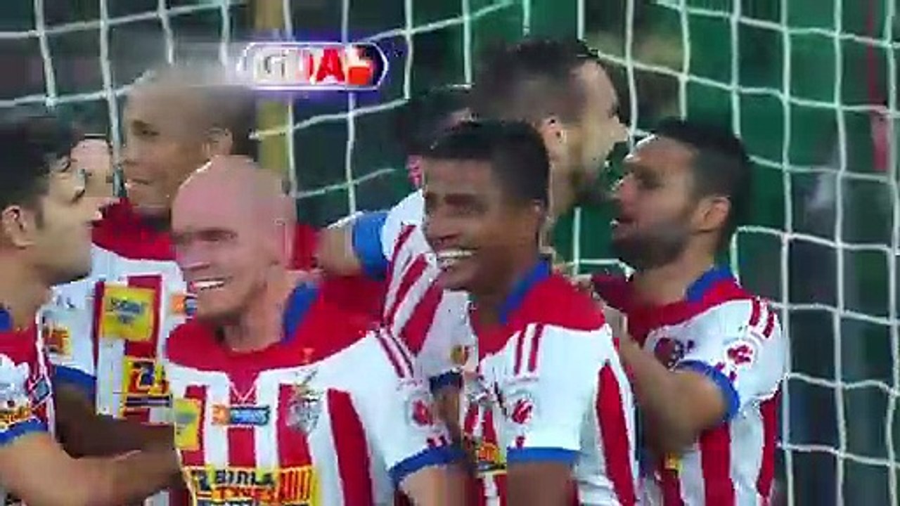 Helder Postiga marca na estreia